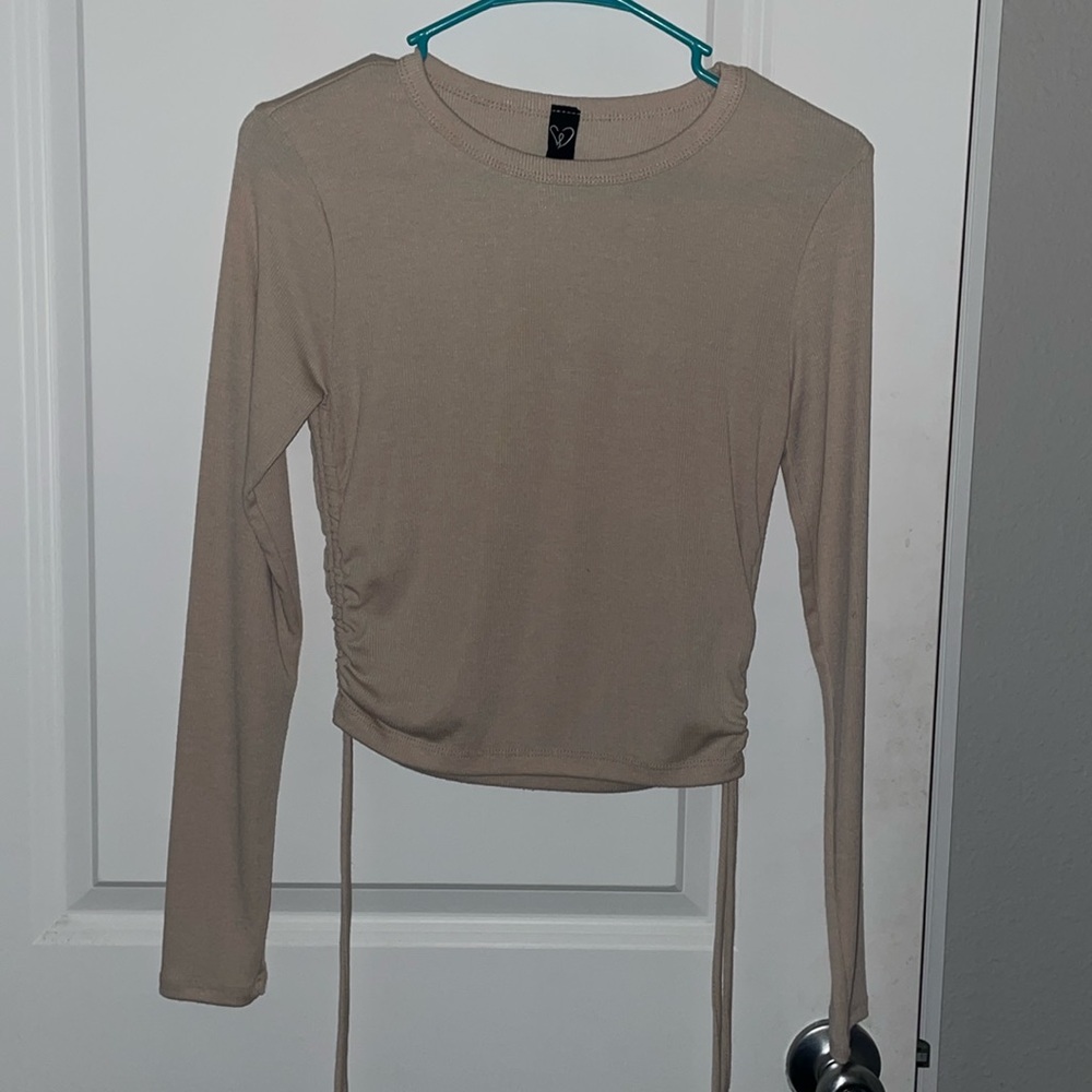 Windsor long sleeve tie side top